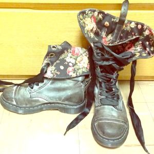 Doc/Dr. Martens Triumph 1914 Floral Boot