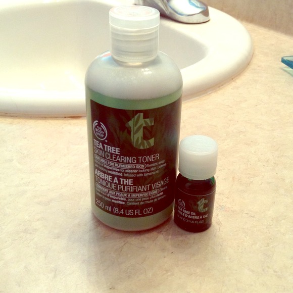 THE BODY SHOP TEA TREE TONER AND BLEMISH Sold