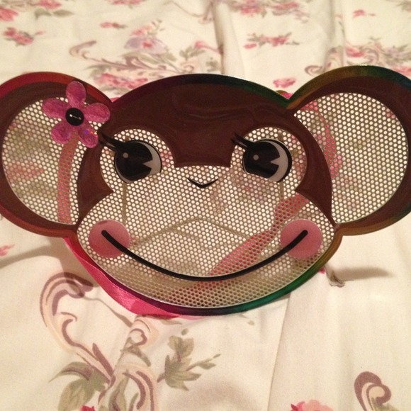 Super adorable monkey earring holder!