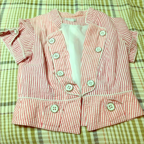 Cute blazer will add a pop to your outfit 💥 - Picture 1 of 2