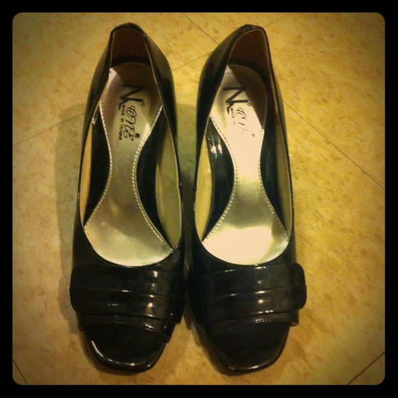 Black dress shoes