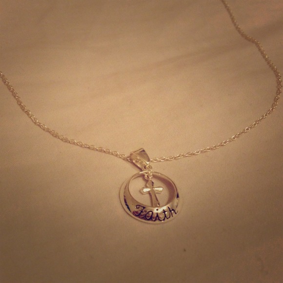 🌀SPECIAL: Silver cross necklace $4 if bundled