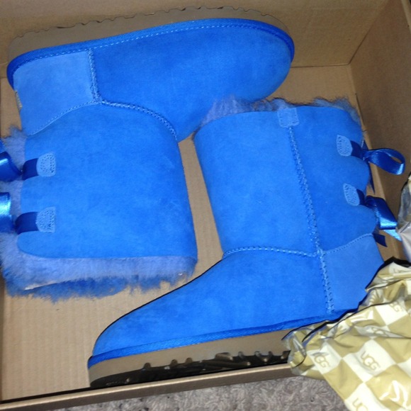 Bailey bow UGG blue! secret GIFT with purchase****