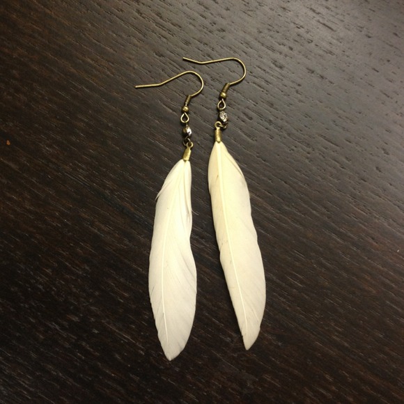 Custom made white feather earrings - Picture 1 of 2