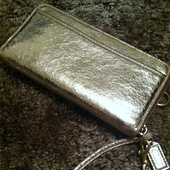 Authentic Coach Wallet-- From the Poppy line! - Picture 2 of 4