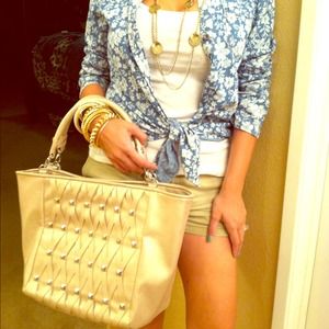 ❤SOLD❤Pale Gold Purse with Gold Studs 👜👜