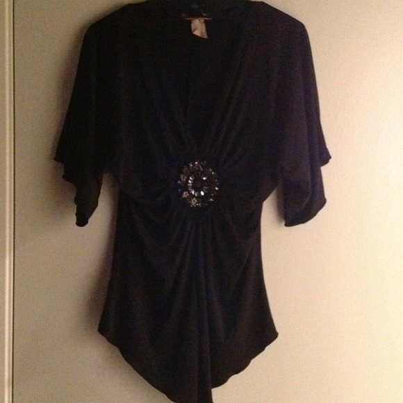 Winged arm top