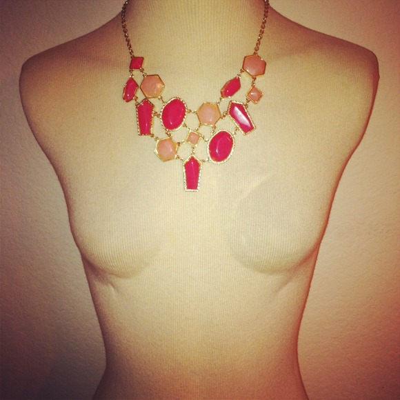*NWT* Gorgeous Pinks & Orange Statement necklace! - Picture 4 of 4