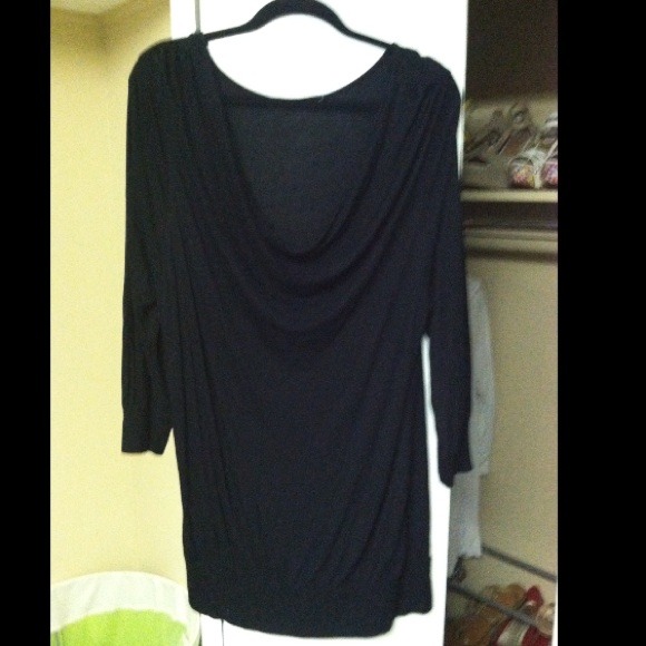 Black 3/4 sleeve swoop neck