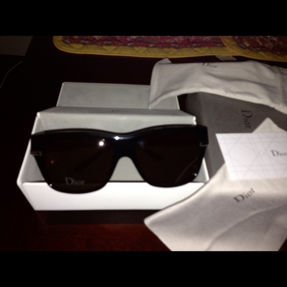 Not for sale!!Christian Dior Black Tie sunglasses - Picture 2 of 4