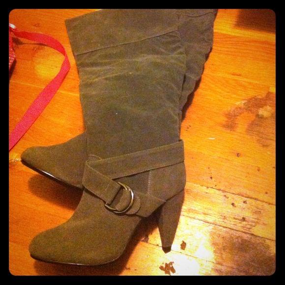 Beautiful Grey Winter Boots 👢👠