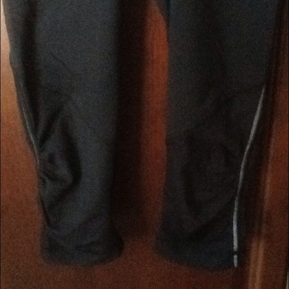 🚫SOLD🚫Lululemon Run For Your Life Black Crop - Picture 4 of 4