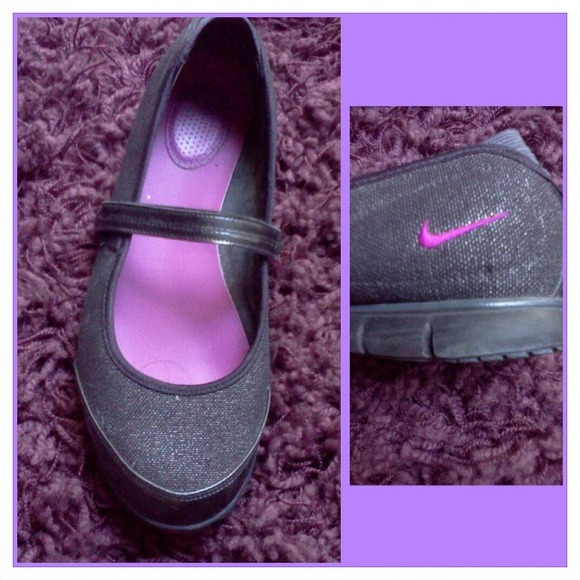 Nike flats!