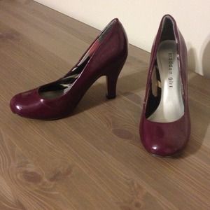 Purple round toe patent pumps