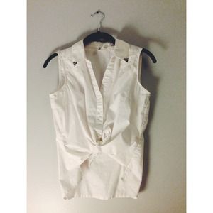❌SOLD❌Studded white tie top 💀