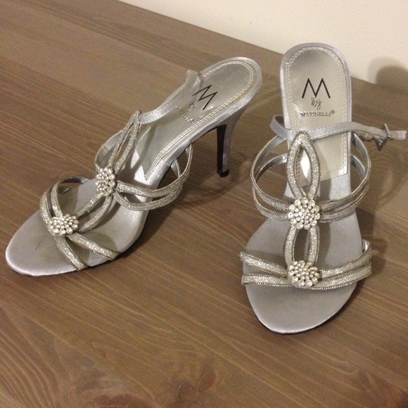 Metallic Silver strappy formal heels - Picture 2 of 2