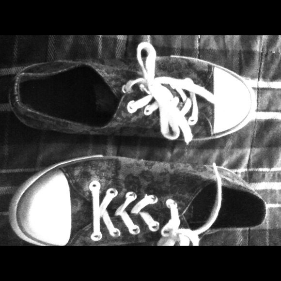 Lace Print Converse