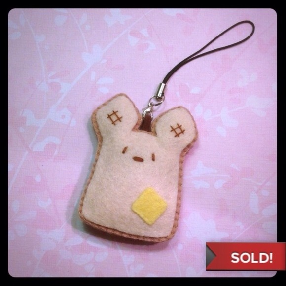 Sold ⚠️ Bunny Felt Charm
