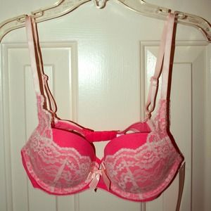 🚫SOLD🚫Pretty Pink Lace Bra