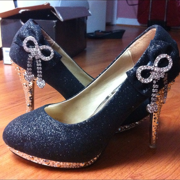 black gliterry heels