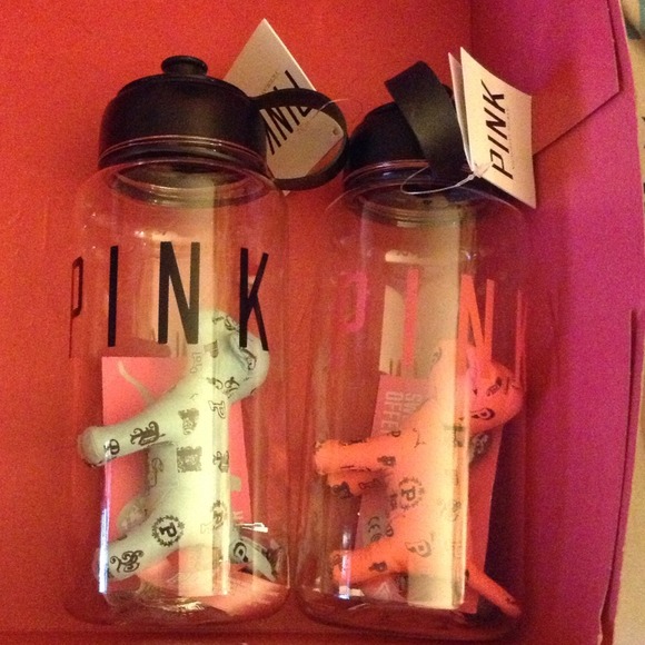 🔴SOLD🔴 VS Pink water bottle w/ mini dog