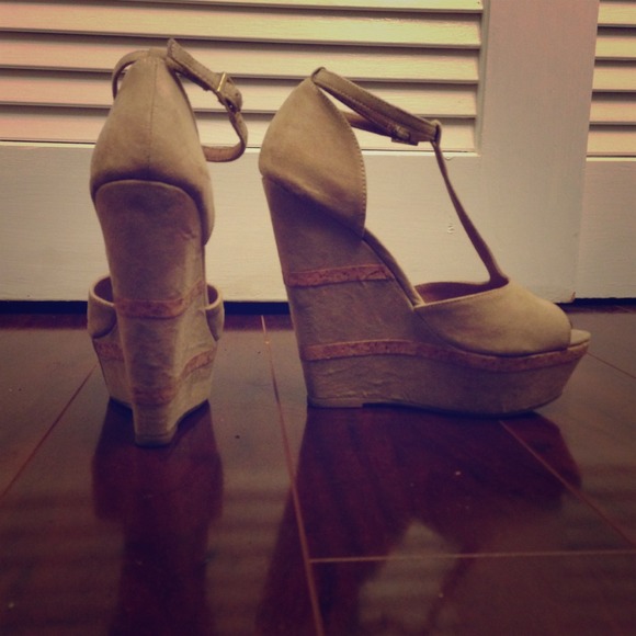 Aldo Wedges - Picture 1 of 4