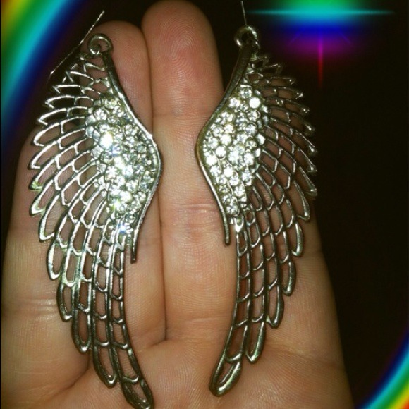 🚫GIFTED🚫✨Angel Wing Earrings✨ - Picture 2 of 3