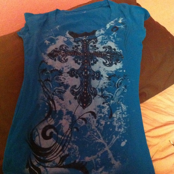 Blue low kneel t-shirt