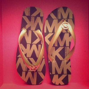 Michaels Kors Sandals 💛