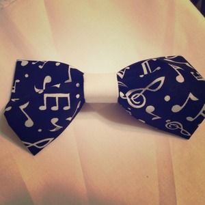 Music note hair bow