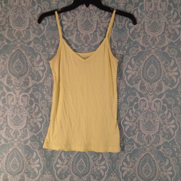✅ Price cut! ✅ Yellow V Neck Tank