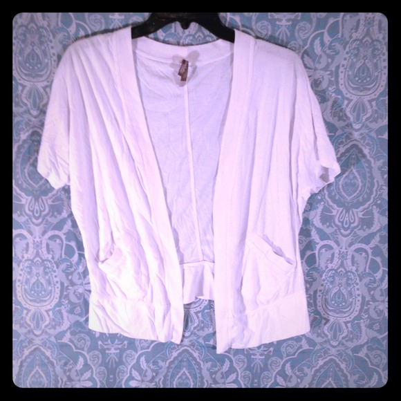 ✅ Price cut! ✅ NWOT White Cardigan / Vest