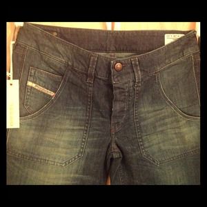 New, never worn. Dark wash boot cut. Cute pockets!