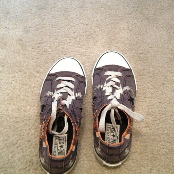 Converse - Picture 1 of 4