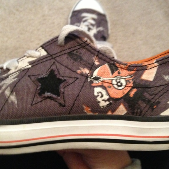 Converse - Picture 2 of 4