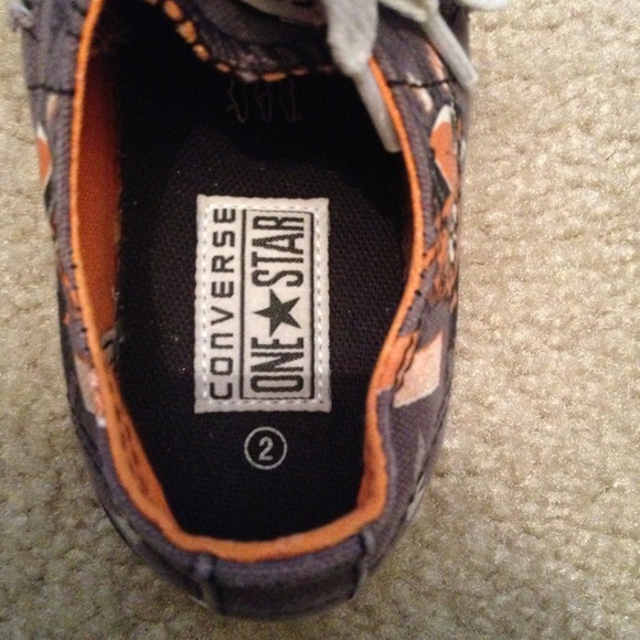 Converse - Picture 4 of 4