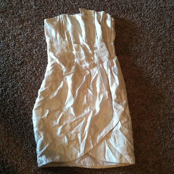 🚫TRADED!!! Strapless Off-white cocktail dress ✨