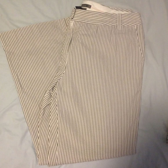 ❤ SOLD Liz Claiborne Grey Stripe Seersucker Pant ❤ - Picture 2 of 3