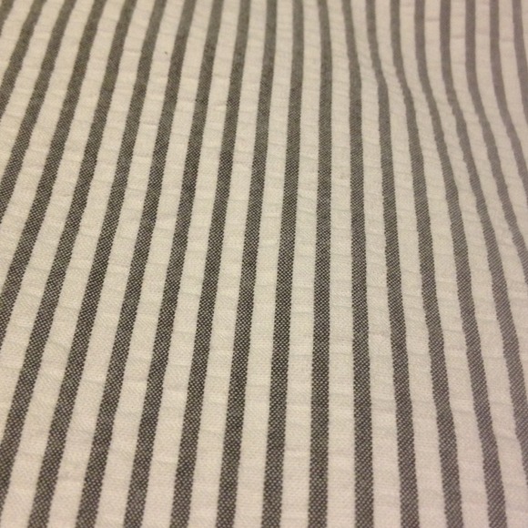 ❤ SOLD Liz Claiborne Grey Stripe Seersucker Pant ❤ - Picture 3 of 3