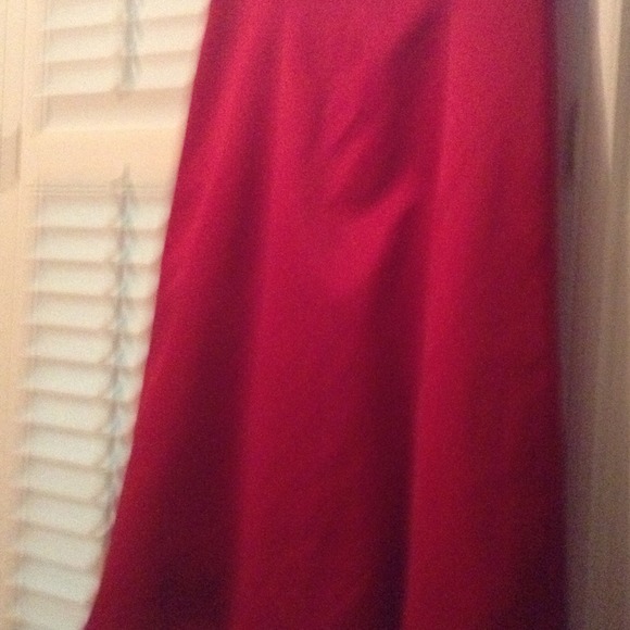 A formal dress - Picture 2 of 2