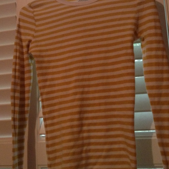 A stiped shirt - Picture 2 of 2