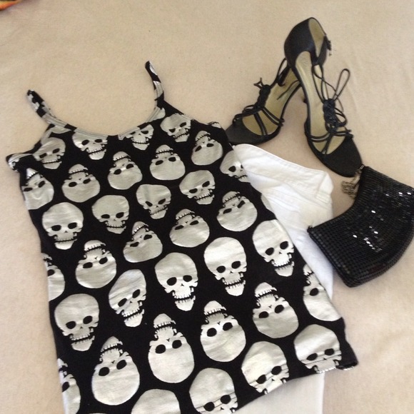 2 for $10 Beautiful top metallic skulls over black