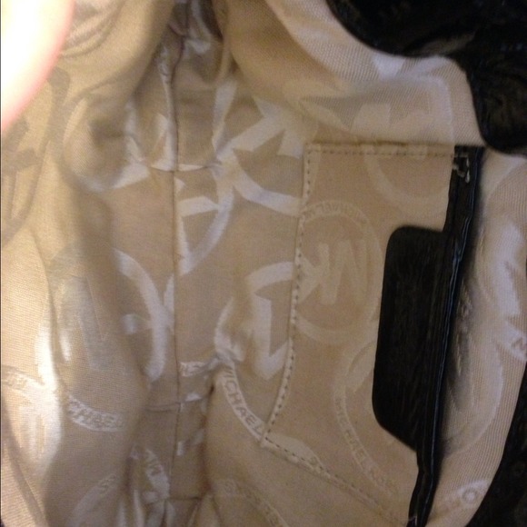 Authentic MK clutch - Picture 2 of 3