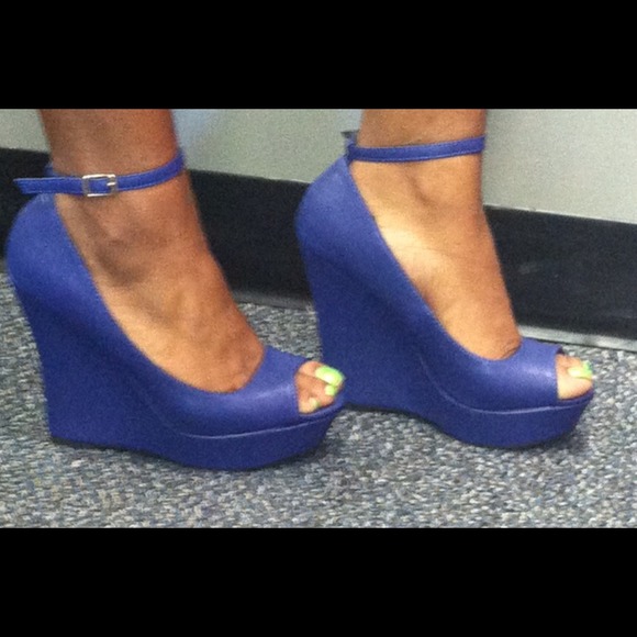 Qupid blue wedges