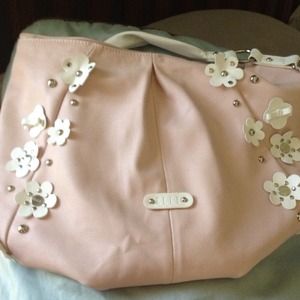 Very cute Elle purse!