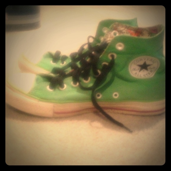 Converse - Picture 1 of 4