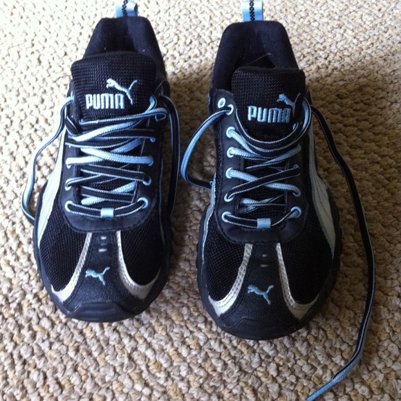 Size 6 Puma sneakers
