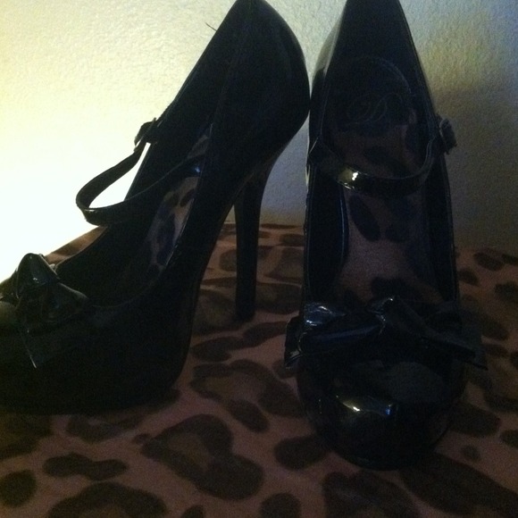 High heels - Picture 3 of 3