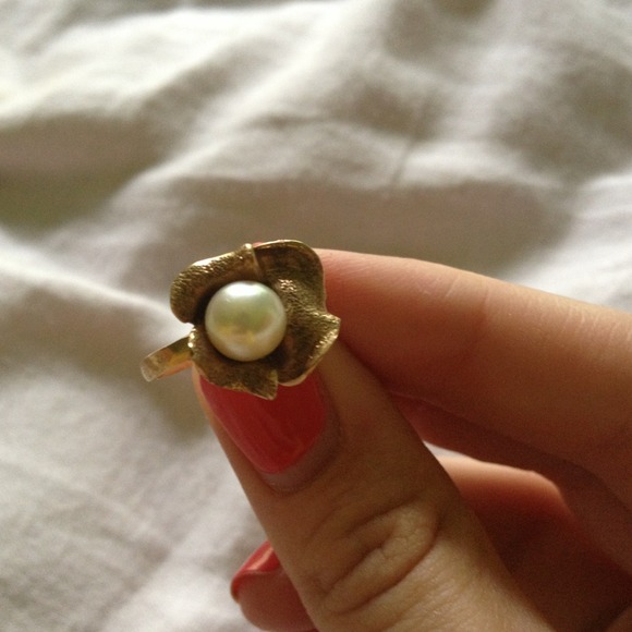 Jewelry - Stunning 14k gold ring