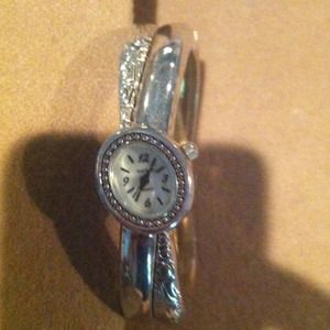 💢BUNDLED💢Narmi VINTAGE STYLE SILVER WATCH